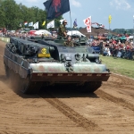 Koninklijke Landmacht met Leopard Tank in Schoonebeek!